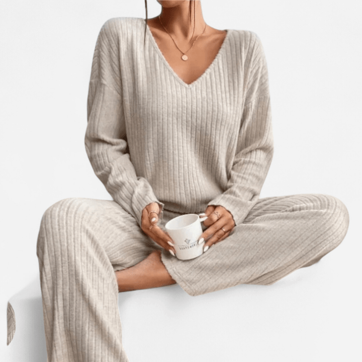Navoura Clothing set Kathy - V-Neck Knit Set for Effortless Casual Style